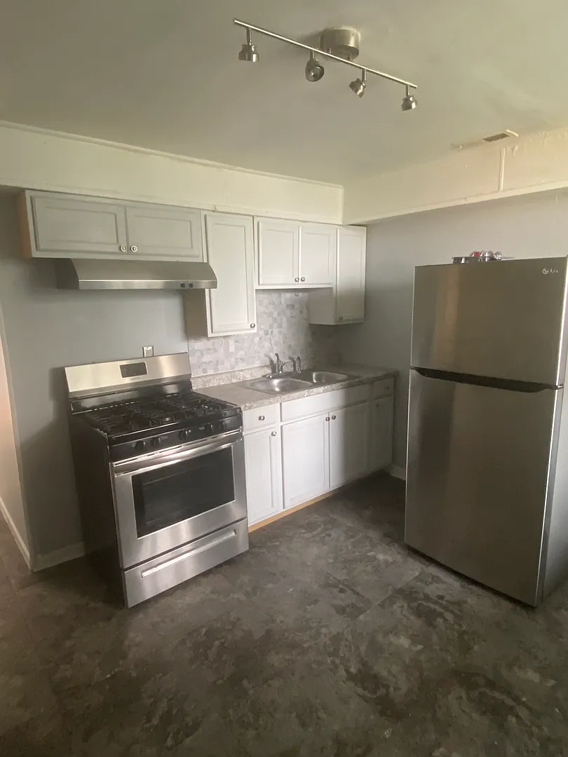 3 bed, 1200 sqft, $1,600 — Photo 4