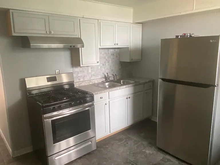 2704 E 77th St #2 — Photo 4