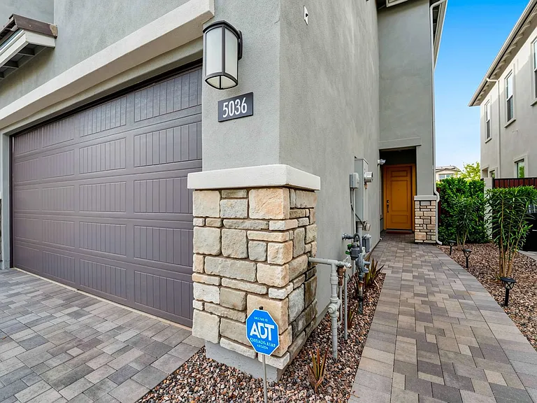 5036 E Campo Bello Dr — Photo 3