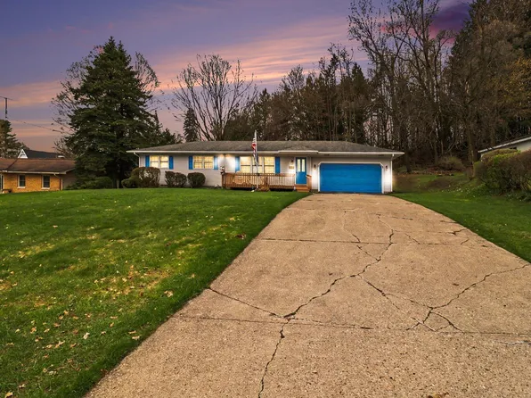 2739 Hillcrest Dr, New Era, MI 49446