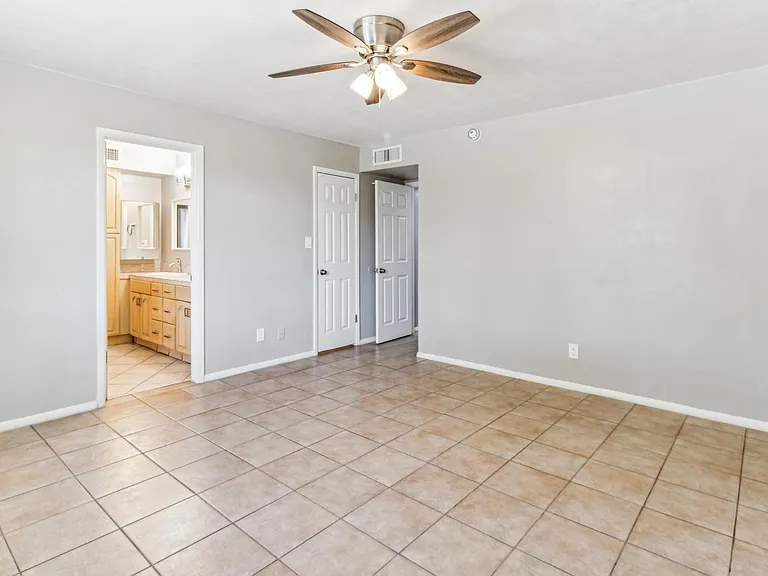 3039 W Glenn Dr — Photo 14