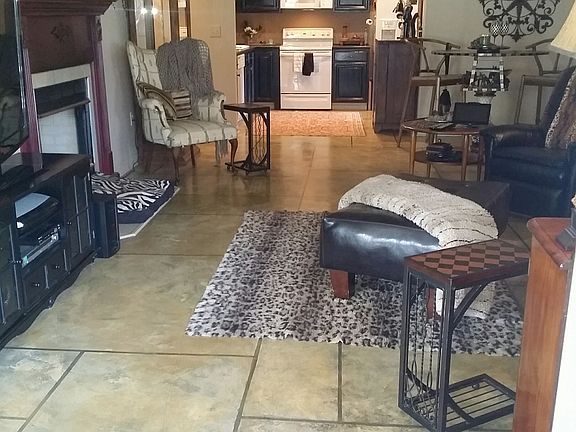 Living Rm to Kitchen