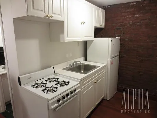 Rented by Alpha Properties NYC I LLC | media 32