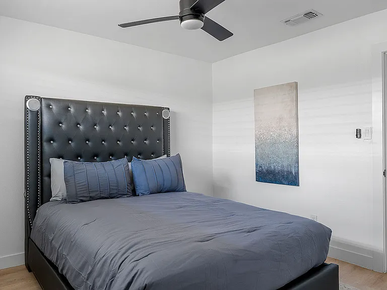 2521 Delmar Dr — Photo 58