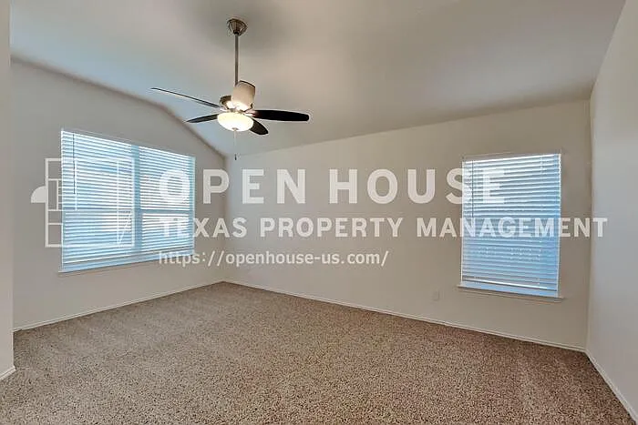 405 Hackberry Dr — Photo 8