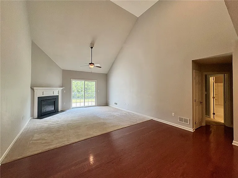 2046 Croghan Dr — Photo 9