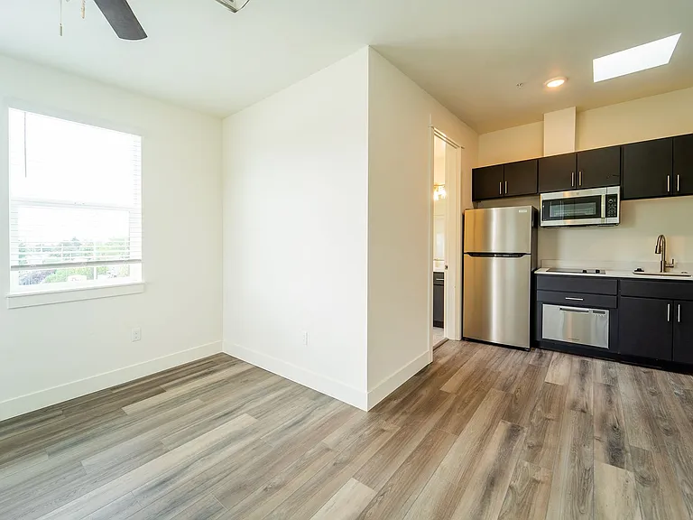 Janie Apartments — Photo 42