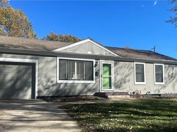 3229 S Trail Ridge Dr, Independence, MO 64055