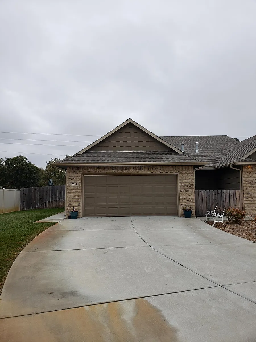 Building Photo - 3324 E Sunflower Dr