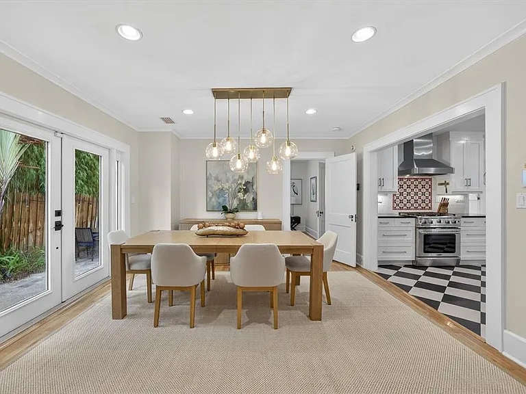 221 13th Ave NE — Photo 12