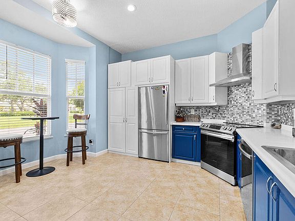 4th image of 10518 SW Westlawn Boulevard