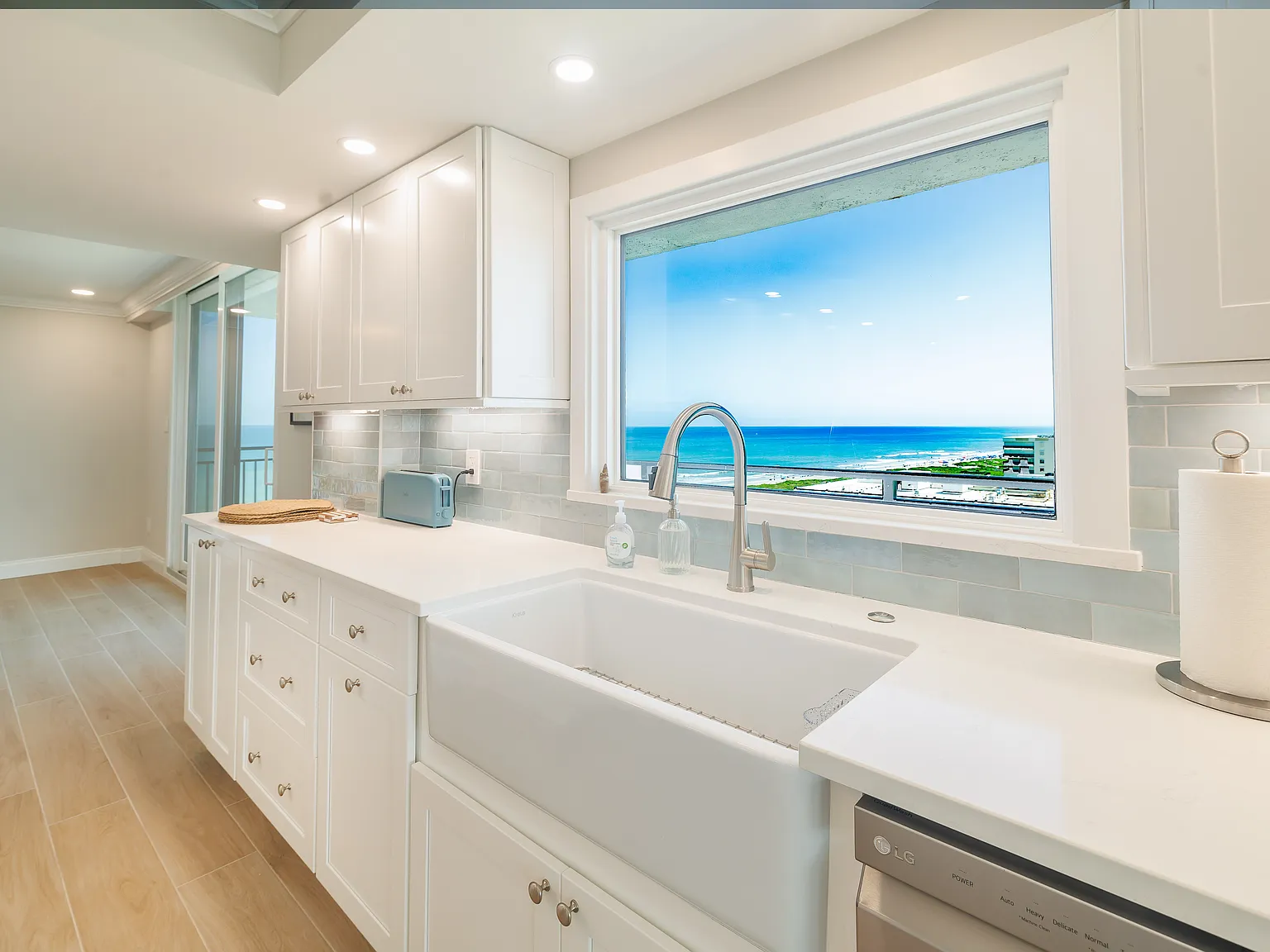 2 bed, 1805 sqft, $5,200 — Photo 4