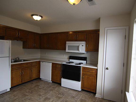 5th image of 1870 Waters Edge Dr