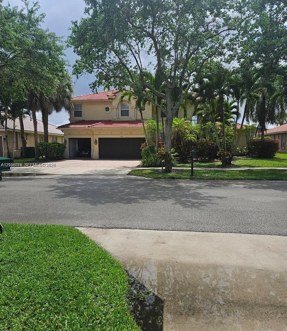 Country Glen — Photo 1