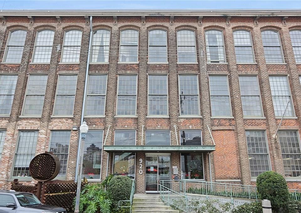1st image of 920 Poeyfarre St APT 304