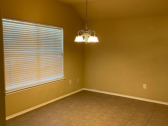 5th image of 712 E Linden Ln