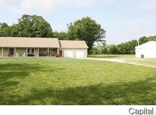 28053 Quarton Rd, Palmyra, IL 62674