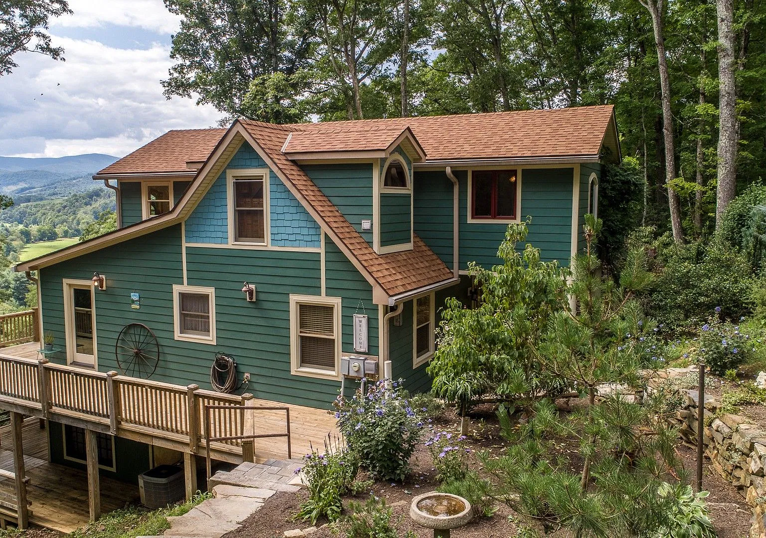Spectacular Mountain Home with Long Range Views — Photo 2