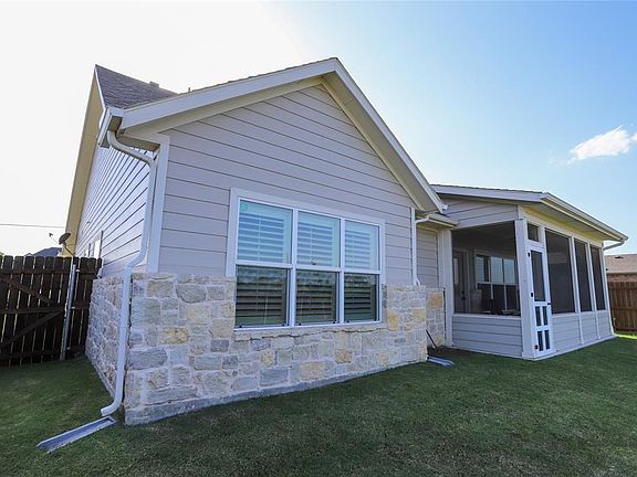 5th image of 2301 Shady Oaks Ln