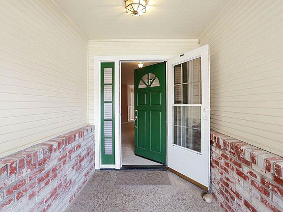 4th image of 2932 Rosewood Dr