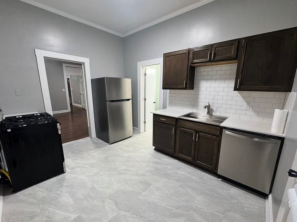 1st image of 626 N 6th St #4