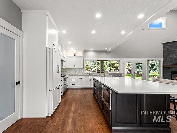 4th image of 1938 E Parkhurst Ct