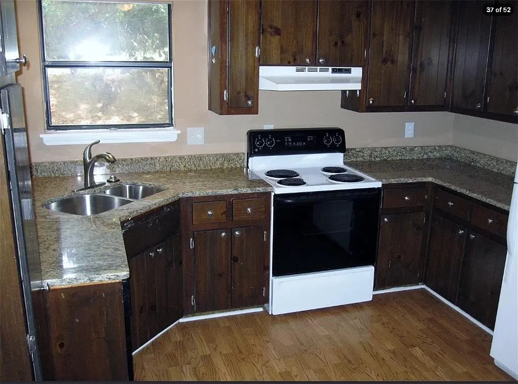3 bed, 2.5 bath, 1614 sqft, $4,000 — Photo 3