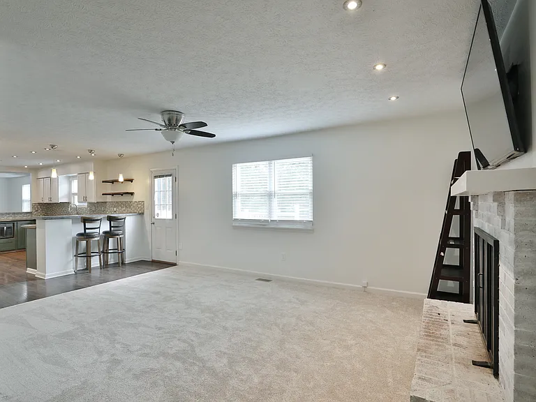 293 Sumption Dr — Photo 15