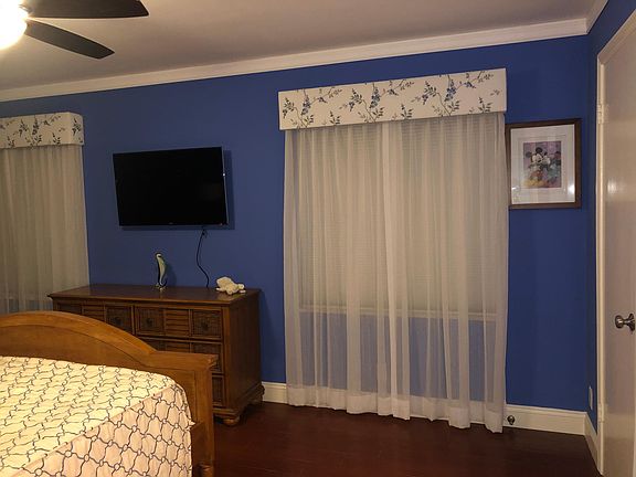 3rd image of 6415 Bay Colony Dr #1