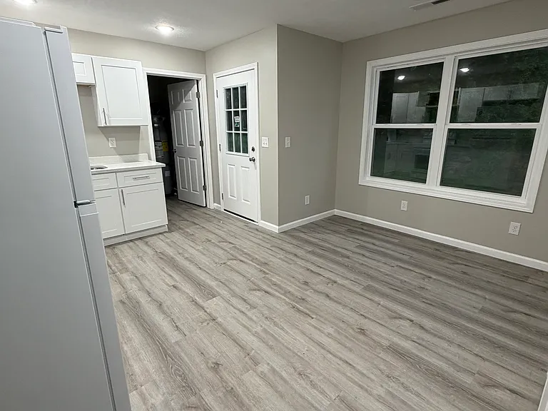 1214 Maple St — Photo 7