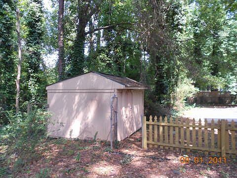 5th image of 170 Rosewood Dr