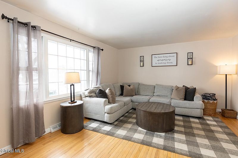 2nd image of 7 Wren Lane