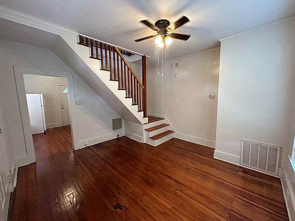 3rd image of 1400 W Chapel Hill St #A