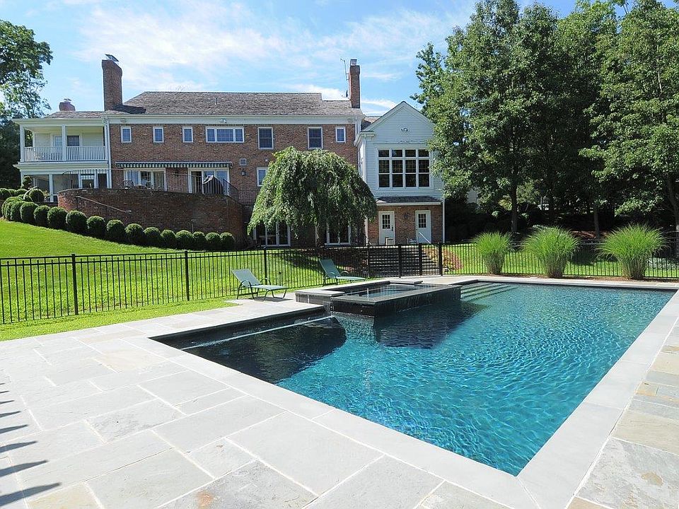 Pool w/ horizon edge spa
