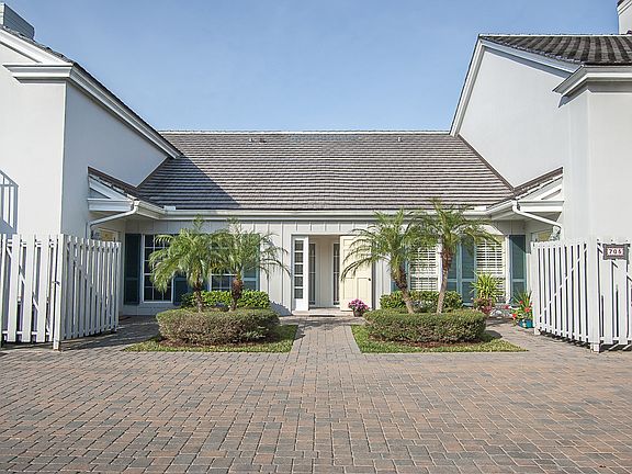 2nd image of 777 Sea Oak Dr