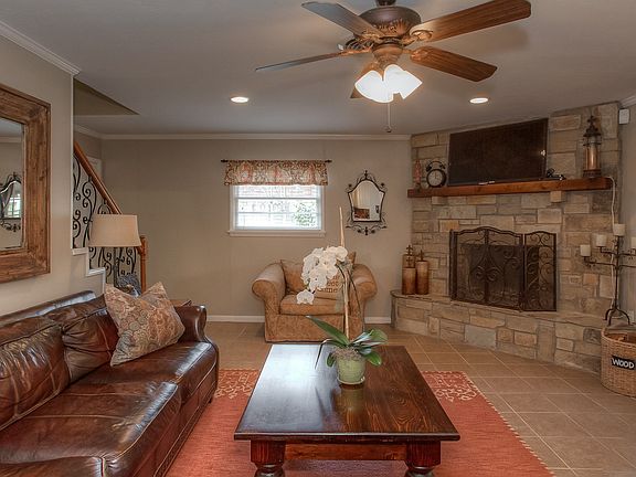 2nd image of 4020 Harlanwood Dr