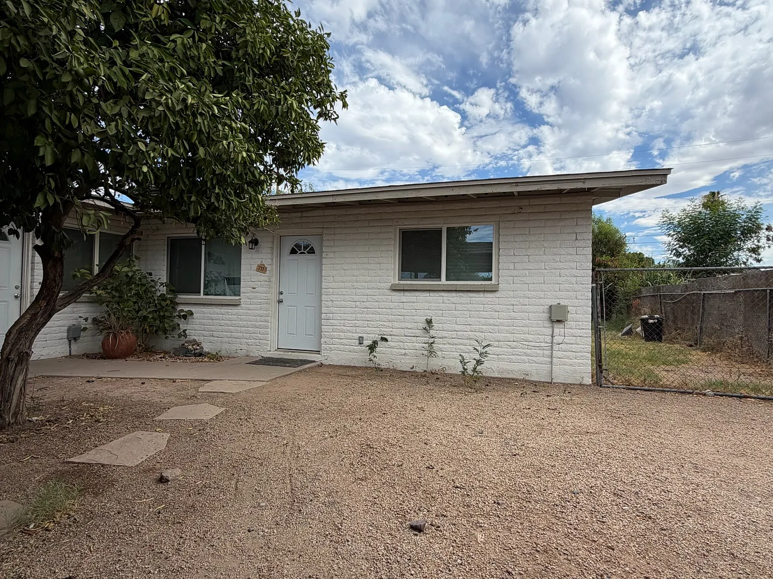 2 bed, 850 sqft, $1,800 — Photo 1