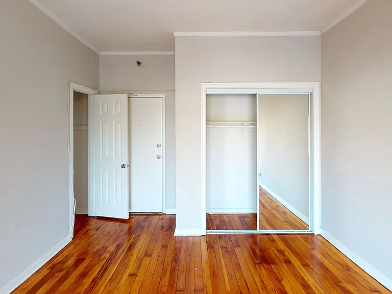 The President Apts...Completely Renovated Apartments...Pet Friendly..Great Location! CALL NOW! — Photo 13