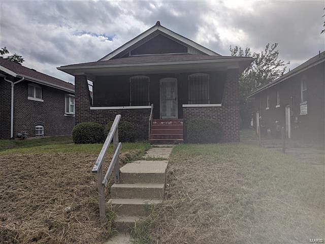 1st image of 404 Alexander Pl