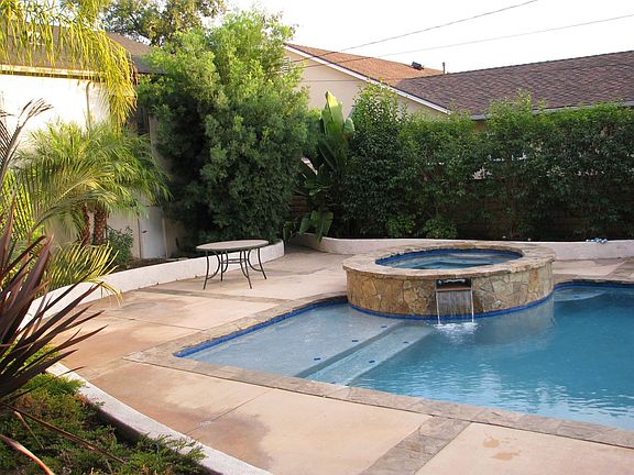 In ground spa and pool