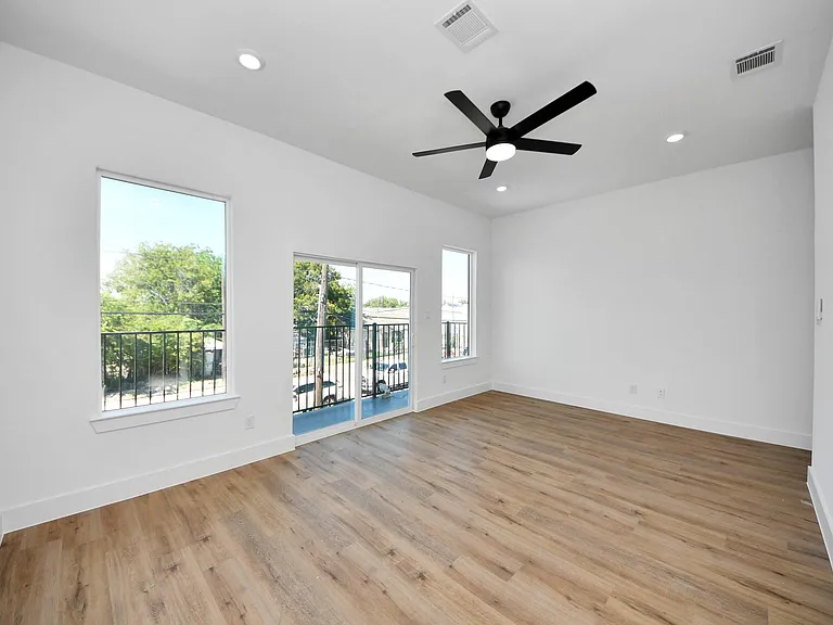 3310 Hardy St — Photo 17