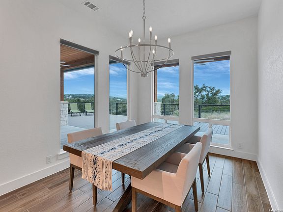 5th image of 1061 LAS BRISAS DR
