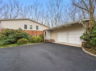 3 N Hills Rd, East Norwich, NY 11732