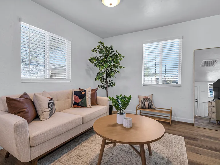 1627 N Bryant Ave #B — Photo 2