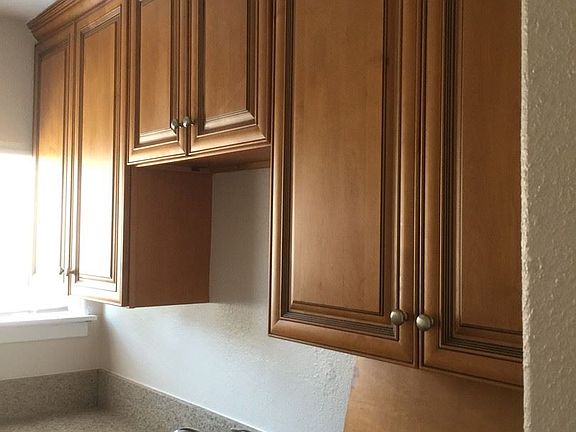 2nd image of 3536 1/4 E 52nd St