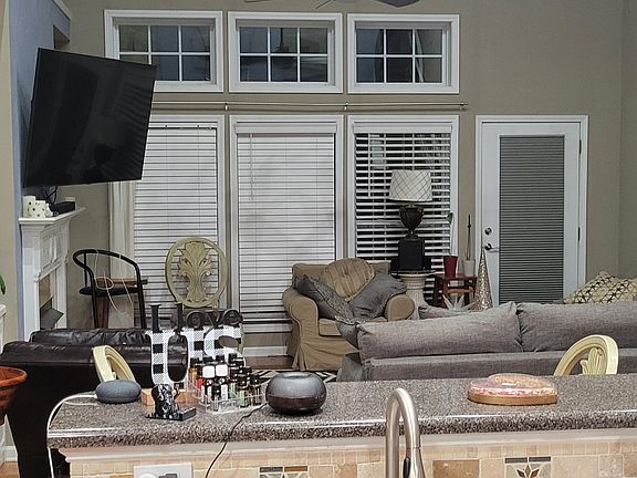 Another view of the kitchen in proportion to the family room where we can relax and watch tv.