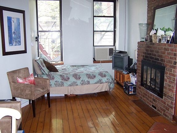 2nd image of 26 Cornelia St APT 8