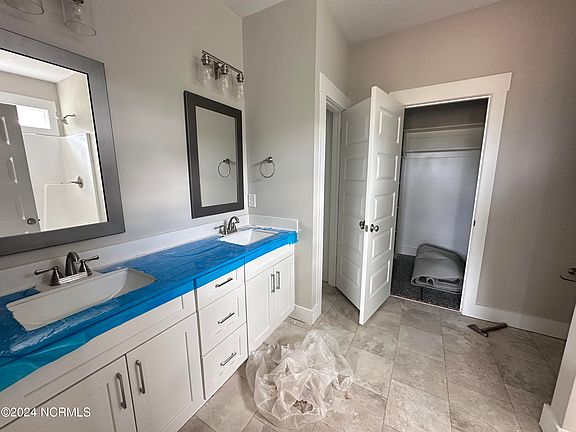 5th image of 216 Ruskin Drive