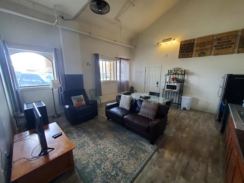 26 N Selig Ave — Photo 2