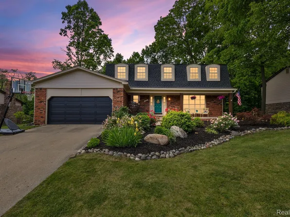 433 Pinehurst Dr, Rochester Hills, MI 48309